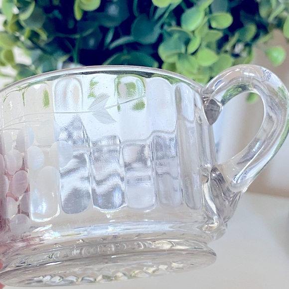 Vintage Etched  Crystal rib Clear Pressed Glass sugar Bowl 2 Inch height - Picture 3 of 6